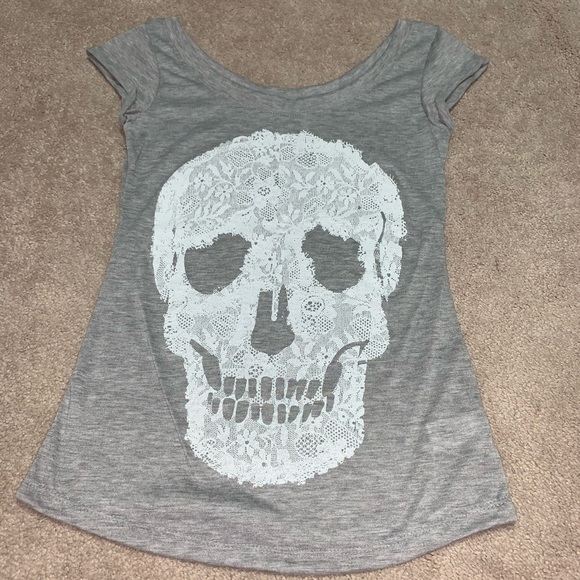 White Lace Skull T-shirt - Picture 1 of 4